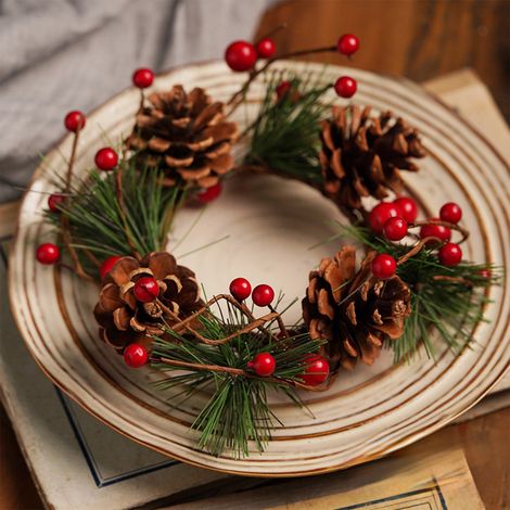 Couronne De Bougie De Noël - Couronne En Forme De Guirlande Avec Pommes De Pin Et Baies Artificielles - Pour Table De Fête Ou Décoration Intérieure - Diamètre 12 Cm - 1 Pièce (1/5)