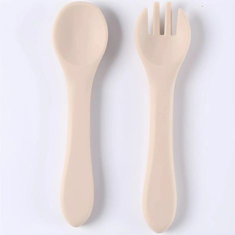 Cuillère en silicone beige pour bébés et enfants, adaptée aux enfants de 0 à 12 ans.