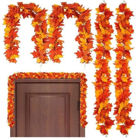 Ensemble de quatre couronnes de feuilles d'érable d'automne, décorations d'automne, décorations d'Halloween, bannières. (1/5)