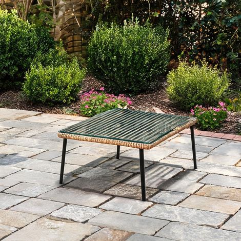 Mobilier de jardin en rotin Table basse de jardin en résine (1/5)