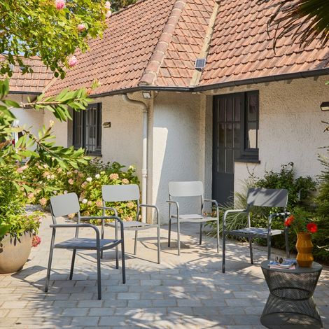 Lot de 4 fauteuils de jardin SAVANNAH empilables aluminium et textilene anthracite. 57.5 x 54 x 86 cm (1/5)