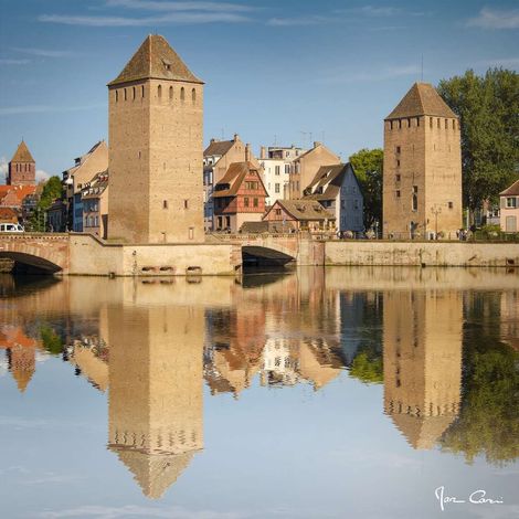 Tableau sur toile tour pont couvert à Strasbourg 45x45 cm - Impression sur Toile Murale Décorative - Image imprimée en HD sur Toile - Toile sur Châssis en Bois FSC - Fabriqué en France (1/4)