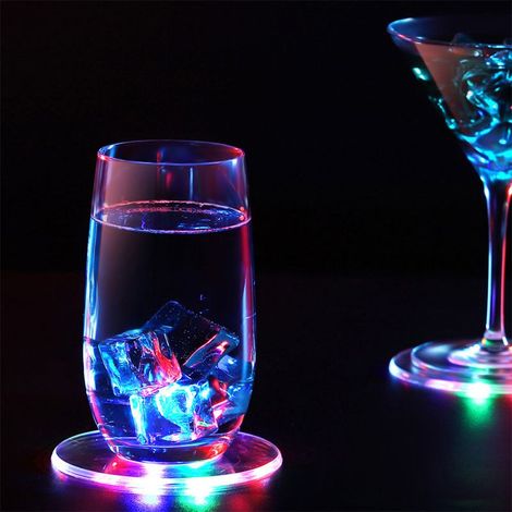 Set mit 3 LED-beleuchteten Untersetzern aus Kristallacryl für schlanke Cocktailgläser, im Barkeeper-Stil (1/5)