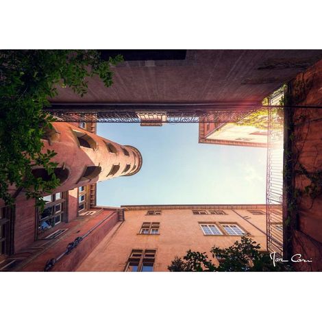 Tableau sur toile traboule de Lyon 45x65 cm - Impression sur Toile Murale Décorative - Image imprimée en HD sur Toile - Toile sur Châssis en Bois FSC - Fabriqué en France (1/4)