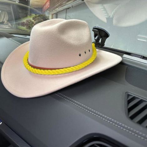 Support Chapeau Voiture à Ventouse, Corde Artisanale Jaune, Fixation Tableau de Bord pour Auto SUV Camion (1/5)