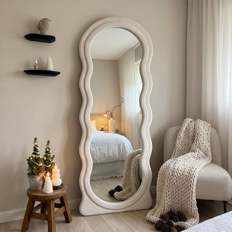 LunaMirror Mila Ganzkörperspiegel 160 x 60 cm, organisch gewellter, weich gepolsterter Samtrahmen, Weiß
