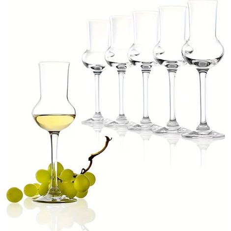 verres en cristal en forme de tulipe : coupes à champagne, verres à dégustation de cognac et de brandy, verres à whisky, verres à cocktails originaux (1/5)