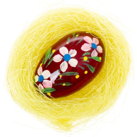 Grande uovo di Pasqua in legno color bordeaux in un nido giallo (1/2)