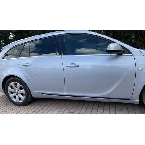 Molduras de las puertas laterales del Opel Insignia A Estate en color negro. (1/5)