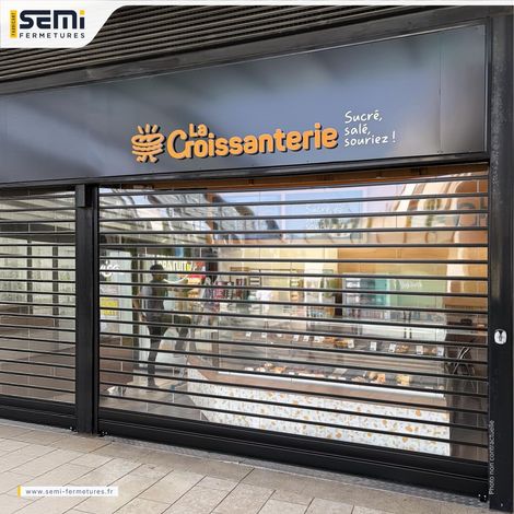 Semi Fermetures – Rideau de protection transparent motorisé polycarbonate Crystal Vision – Ouverture L5600 – H3600 – Moteur tubulaire SIMU T835