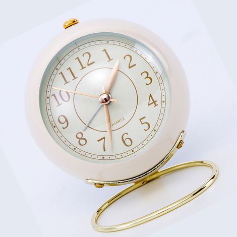 Horloge métallique européenne silencieuse, réveil électronique pour enfants, design, quartz lumineux pour salon chambre étudiant, blanc (sans pile intégrée) (1/5)