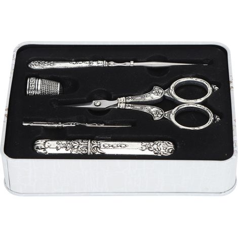 Ensemble Rétro de Ciseaux à Couture avec Dés, Aiguilles et Dédale Argenté - Coffret de Rangement Pratique (1/5)