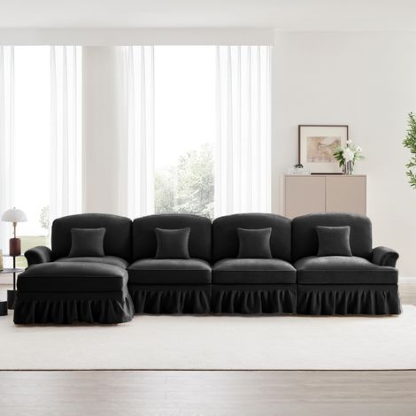 Modulares 4-Sitzer-Ecksofa, L-förmiges Sofa aus Chenille-Stoff mit Hocker und abnehmbarem Volant, 350x140x93 cm – Komfortables und modernes Sofa fürs Wohnzimmer – Schwarz