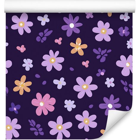 Papel pintado Cottagecore con flores en tonos índigo y morado para salón y dormitorio, 50x1000 cm. (1/5)
