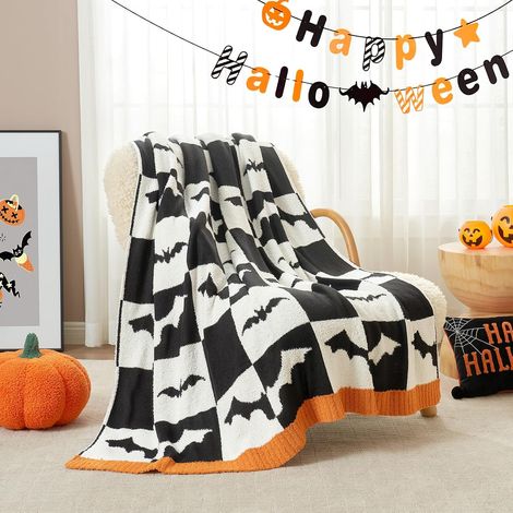 Couverture d'Halloween 127 x 152 cm - Motif chauve-souris à carreaux noirs et blancs, jeté décoratif ultra doux pour canapé, décoration d'Halloween chaleureuse (1/5)