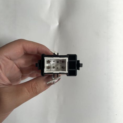 Applicable to Toyota Land Cruiser Camry single-switch electric window lift switch 84810-32070 (1/4)