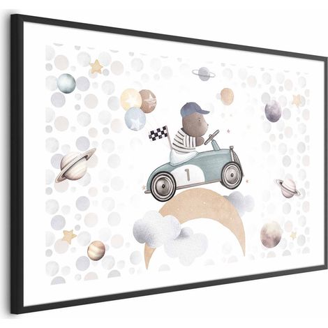 Affiche - Un ours en peluche dans une voiture de course (1/4)