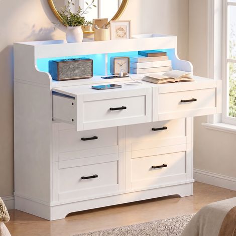 Cómoda de 6 cajones de estilo escandinavo de 110 cm - Aparador bajo moderno con tira LED RGB controlable por app, enchufes europeos y puertos USB integrados - Mueble de madera para dormitorio y salón (1/5)