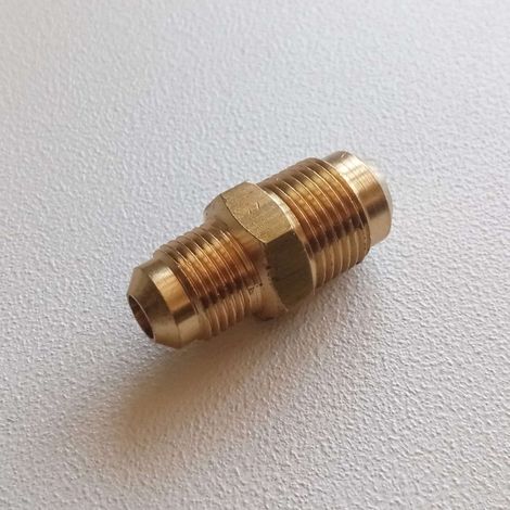 Niples 1/2 x 5/8 per condizionamento in ottone senza dadi per unire tubo rame (1/5)