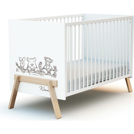 Les Tendances – Lit bébé 60x120 AT4 Winnie Disney – Hêtre massif – Sommier réglable 3 hauteurs – Blanc et bois (1/6)