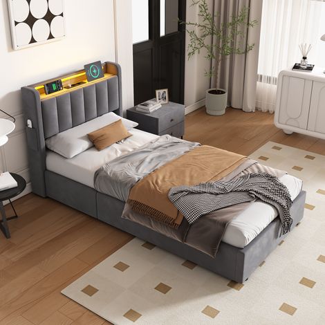 Cama color neutro en material resistente con diseño funcional (1/5)