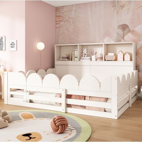 Cama de suelo infantil 140x200 cm moderna de madera blanca con barrera de seguridad, puerta, estantería lateral y somier (1/5)
