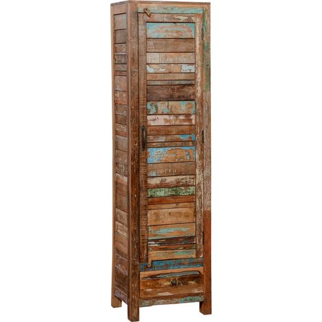 Vintage-Kleiderschrank aus Holz im rustikalen Stil