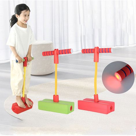 Bâton sauteur en mousse bleu, facile à prendre en main, idéal pour les enfants, favorisant le développement de l'équilibre et l'exercice physique en extérieur. Ce jouet de saut d'extérieur est parfait (1/5)