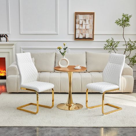 Conjunto de comedor MDF efecto madera y metal dorado, mesa redonda 60x72 cm con 2 sillas blancas de PU acolchadas (1/5)