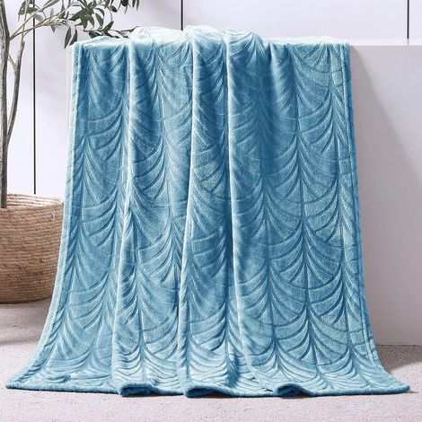 Couverture en flanelle douce, chaude et confortable pour le canapé ou le lit, idéale en toute saison, cadeau pour la famille, jeté de sieste - couverture ultra douce, 150 x 200 cm, 900 g, bleu pierre (1/5)
