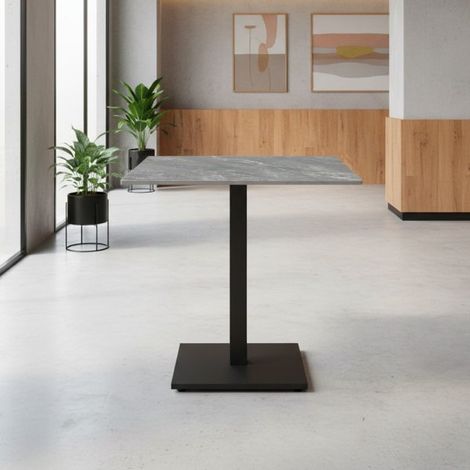 Set 2 tavoli Elora 70x70 con piano in ceramica effetto marmo grigio e gambe nere