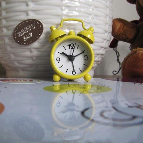 Réveil miniature en métal, créatif et mignon, réveil électronique, jaune (1/2)