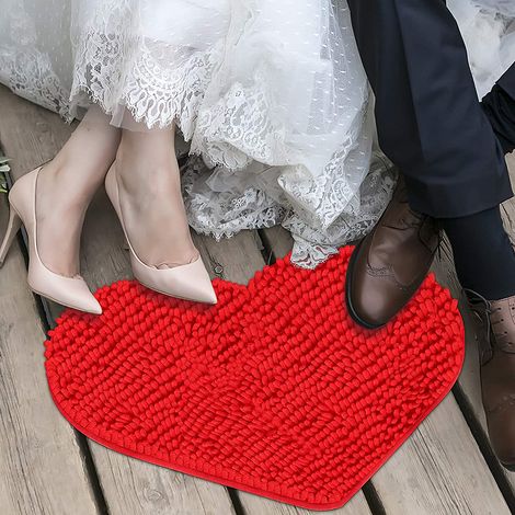 Roter herzförmiger Teppich, dekorative Valentinstagsmatte, strapazierfähige Fußmatte für Badezimmer, Schlafzimmer (1/4)