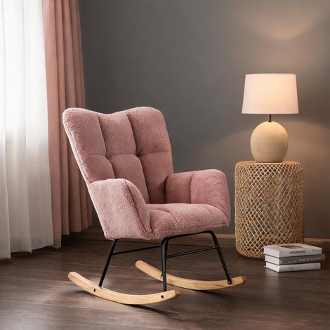 Fauteuil à bascule capitonné en teddy rose avec cadre en bois (1/5)