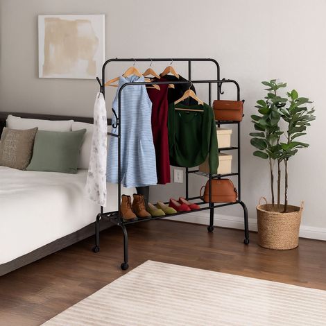 Portant a vetements sur roulettes avec doubles rails et etageres