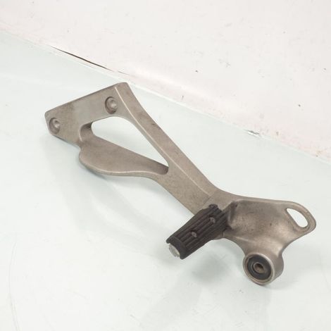 [PRODUIT D'OCCASION] Platine de repose pied passager gauche origine pour Moto Yamaha (1/2)