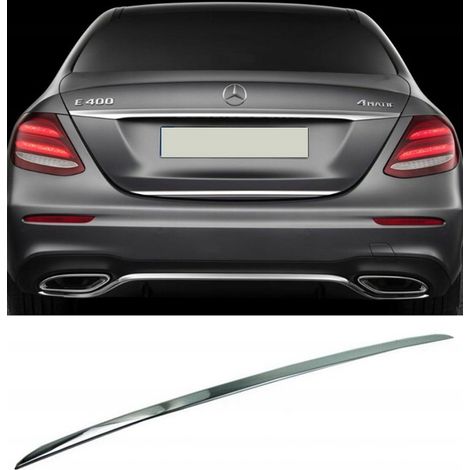 Embellecedor cromado de la tapa del maletero del Mercedes Clase E W213 (1/5)