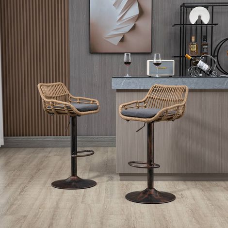 Lot de 2 tabourets de bar pivotants 360° en lin gris et rotin, hauteur réglable 65-85 cm, base métal doré, avec repose-pieds (1/5)