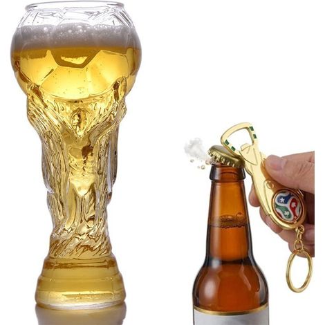 Chopin à bière en verre sur le thème du football 2026 — Verre à bière de 600 ml en forme de ballon de football, chope style trophée de championnat, verre à boissons et à eau (1/5)