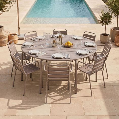 Ensemble table jardin 180 cm + 8 fauteuils en métal taupe - BACA (1/5)