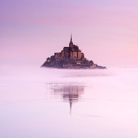 Tableau sur toile Mont-Saint-Michel rosé 65x65 cm - Impression sur Toile Murale Décorative - Image imprimée en HD sur Toile - Toile sur Châssis en Bois FSC - Fabriqué en France (1/4)