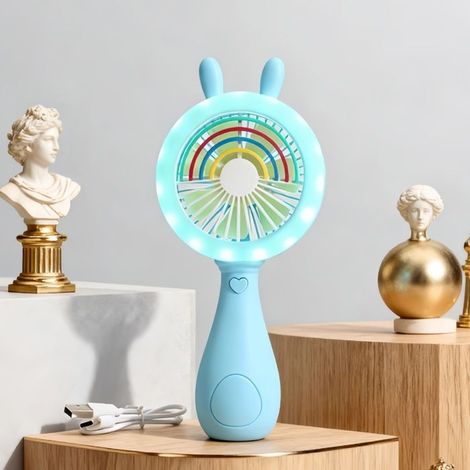 Ein blauer, hasenförmiger LED-Ventilator mit drei Geschwindigkeitsstufen.