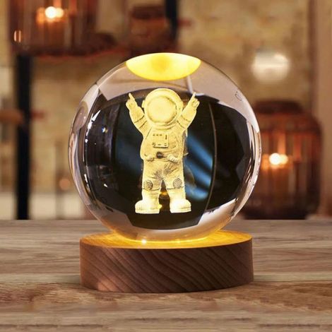 Astronauten-LED-Nachtlicht mit 3D-Gravur und Holzsockel – Geschenk zum Valentinstag, Geburtstag, für Liebende, Freunde und Feiertage (1/5)