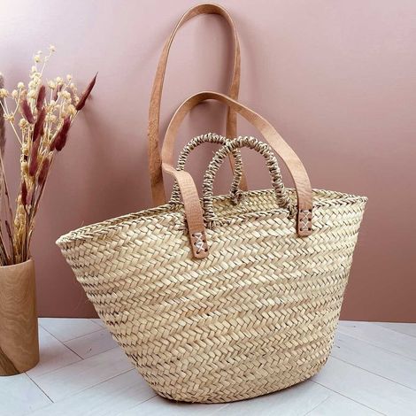 Panier en palmier tressé avec anses cuir – Largeur 40-45 cm – Hauteur 30-35 cm – Style bohème fait main