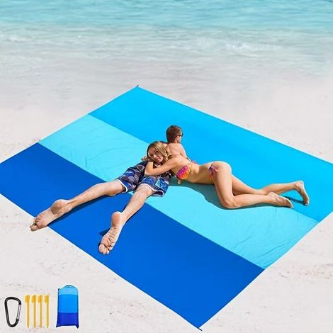 Couverture de plage résistante à l'eau transportable, 79x83 pouces, Tapis de pique-nique extérieur pliable surdimensioné à dégradé bleu (1/5)