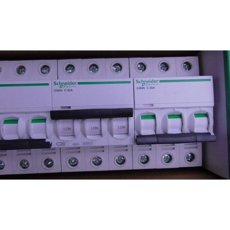 DISJONCTEUR iC60N 3P C 20A 3P SCHNEIDER