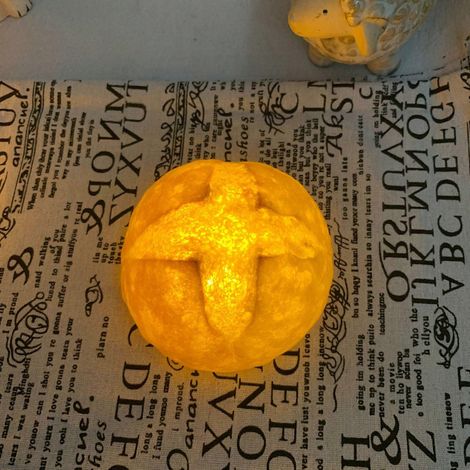 Broodlamp, gebakdecoratie, broodmodellamp (hot cross bun) (1/5)