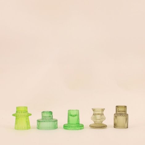 Set de 5 bougeoirs en verre vert assortis (1/5)