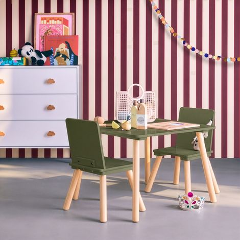 sweeek - Table carrée enfant avec 2 chaises. pieds en pin. vert olive