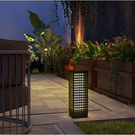 Lampadaire solaire extérieur en résine tressée noire, LED blanc chaud 2500 K, capteur crépusculaire IP44, 15 lumens pour terrasse et jardin - CHICFURN (1/5)